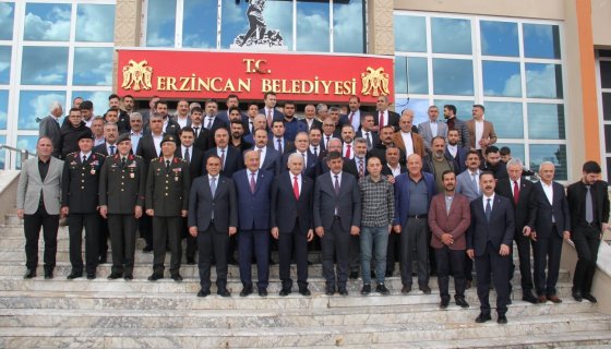 Erzincan’da Toplu Bayramlaşma Geleneği Bozulmadı