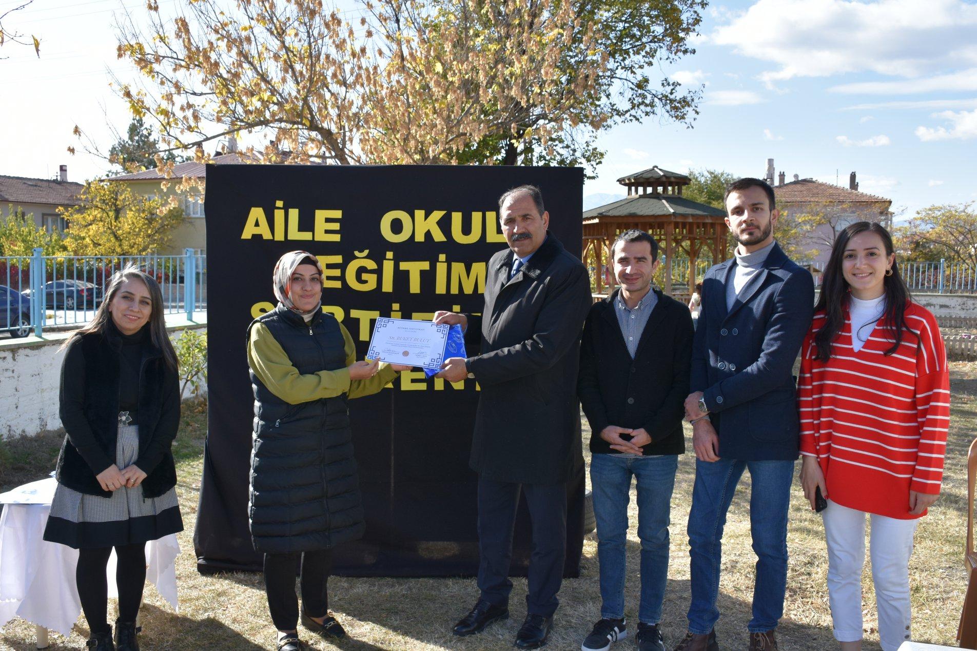 Aile Okulu Projesi Veli Eğitimi Sertifika Töreni