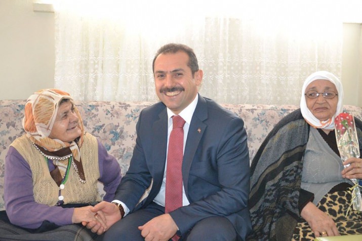 Burhan Çakır'dan Huzurevi Ziyareti
