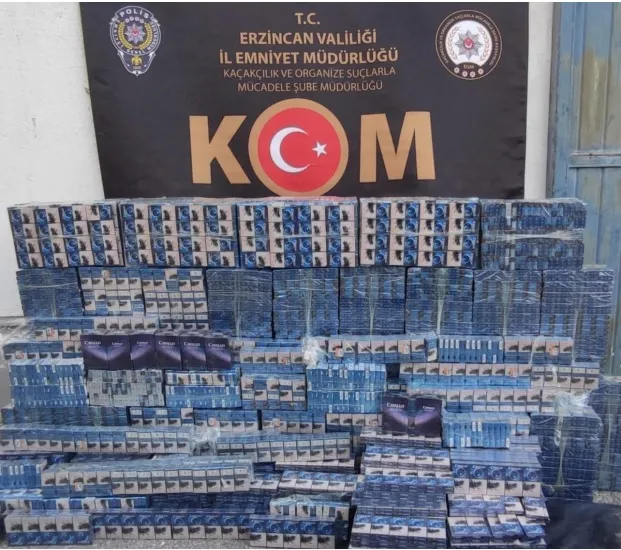 Şüphelenilen Araçtan 7 bin 900 Paket Kaçak Sigara Çıktı