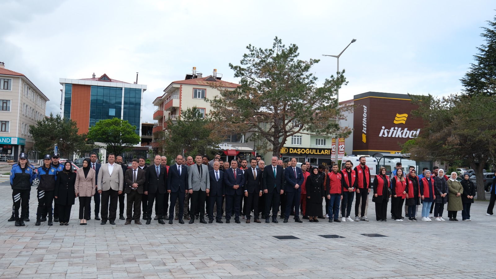 Erzincan'da Gençlik Haftası çelenk töreniyle başladı!