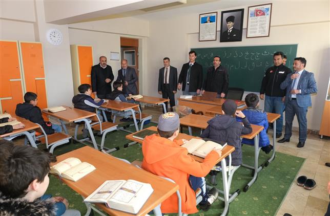 Deprem Anı, Çök-Kapan-Tutun ve Tahliye Tatbikatı