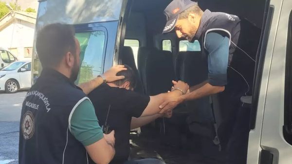 Göçmen Kaçakçısı Yakayı Ele Verdi