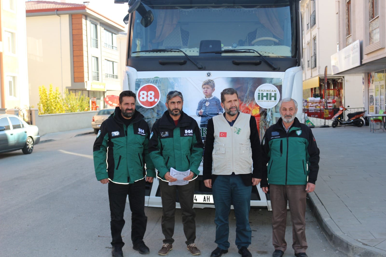 Kış Üşütür, İyilik Isıtır