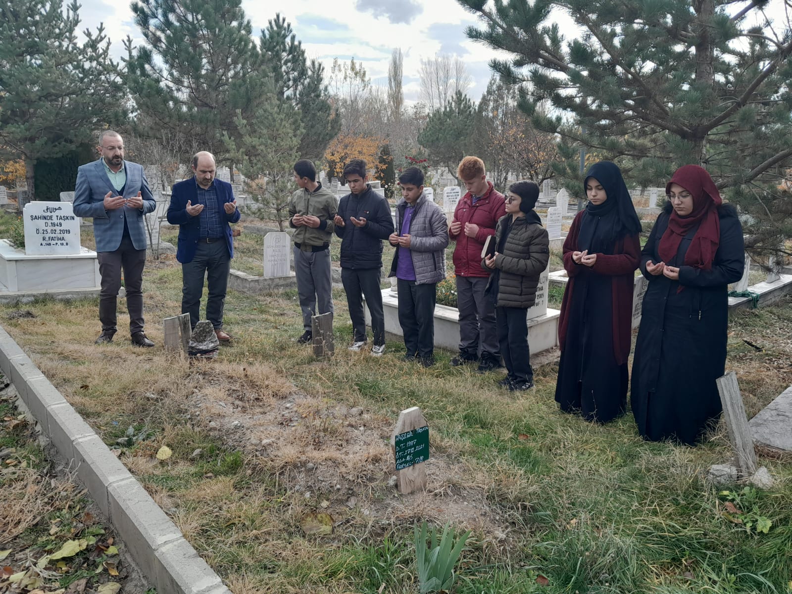 Vefat Eden Öğretmenler Unutulmadı