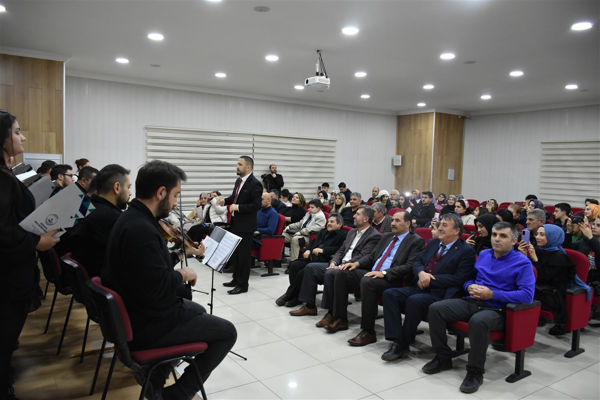 Erzincan Halk Eğitimi Merkezi Bünyesinde Oluşturulan Türk Sanat Müziği Korosu Konserini Gerçekleştirdi