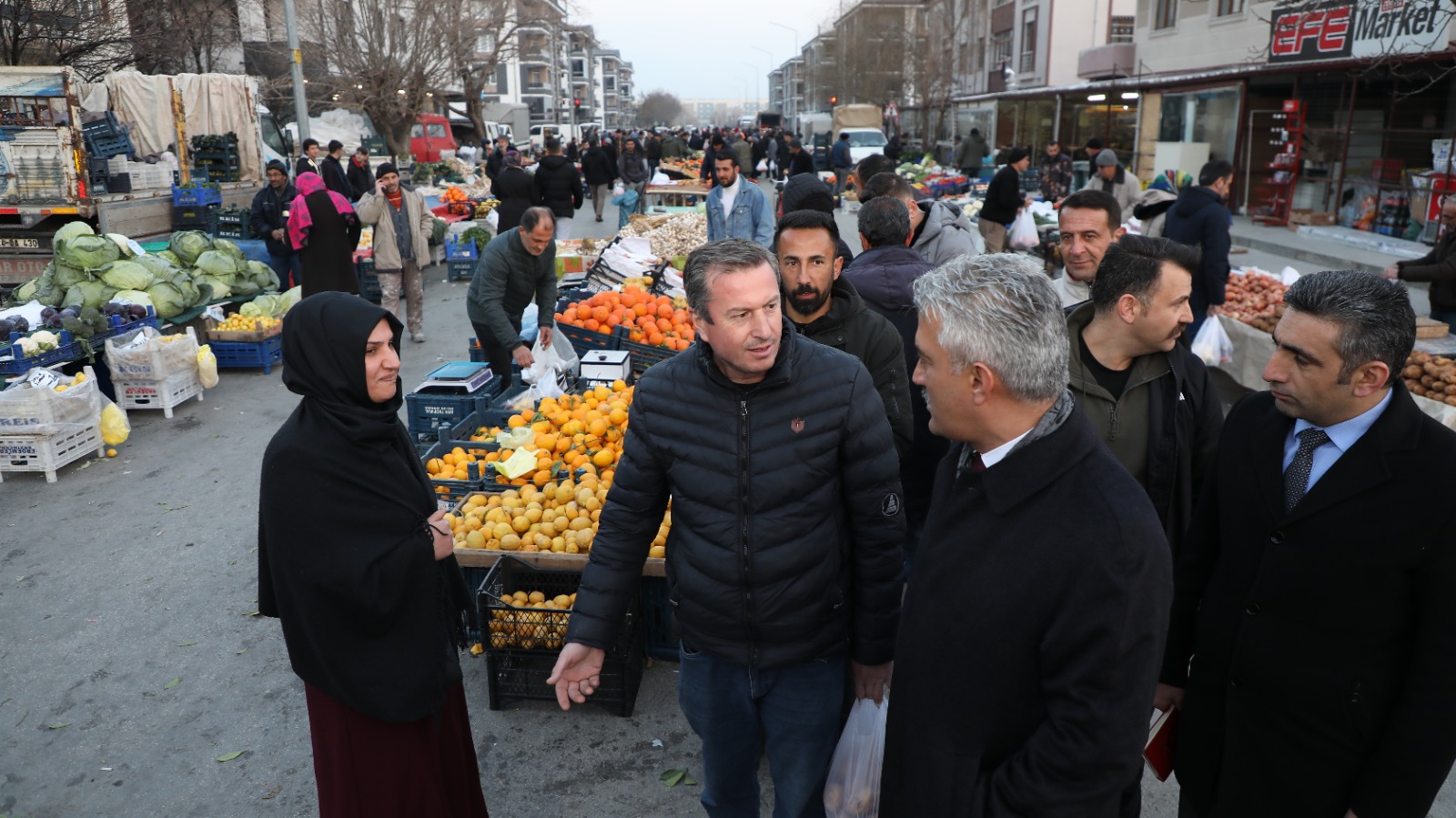 Erzincan Valisi Mehmet Makas, Salı Pazarı Esnafını Ziyaret Etti.