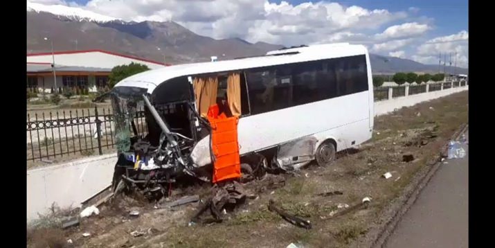 Erzincan'da kaza: 3 kişi hayatını kaybetti