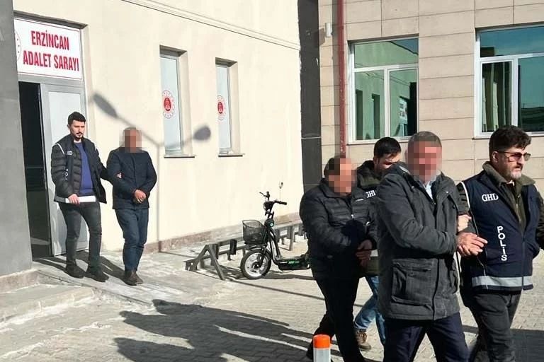 Erzincan'da Yolcu Otobüsünde 7 Düzensiz Göçmen Yakalandı