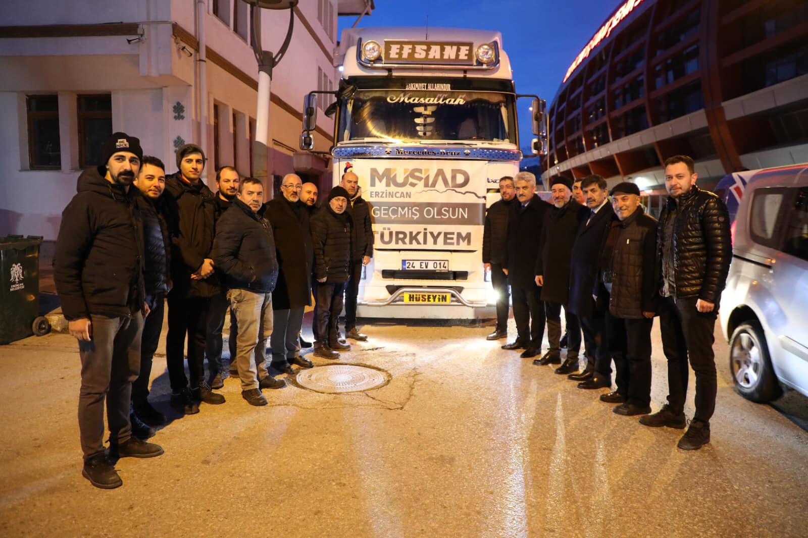 Afet Bölgesine Yardım Tırları Gönderilmeye Devam Ediyor