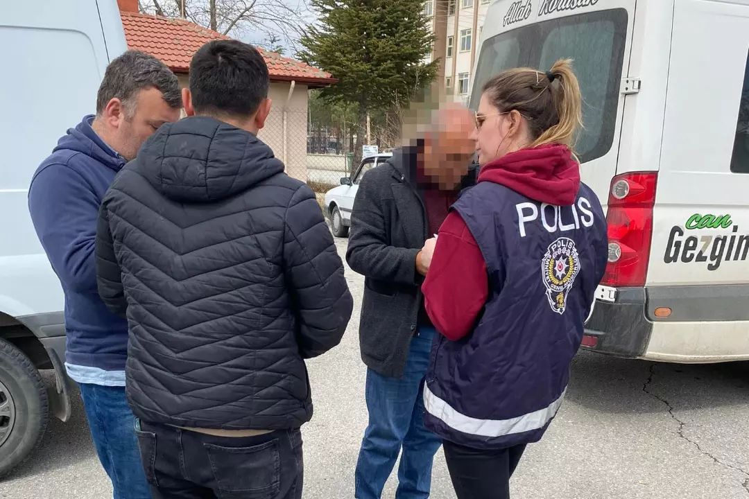 Okul Önlerinde Polis Uygulaması