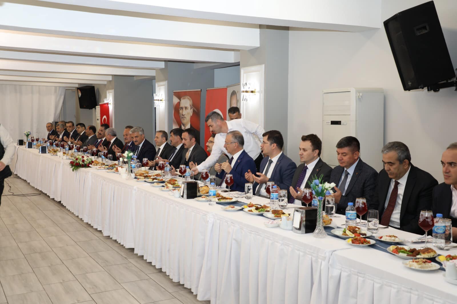 Vali Makas, Polis Teşkilatı İle İftarda Bir Araya Geldi