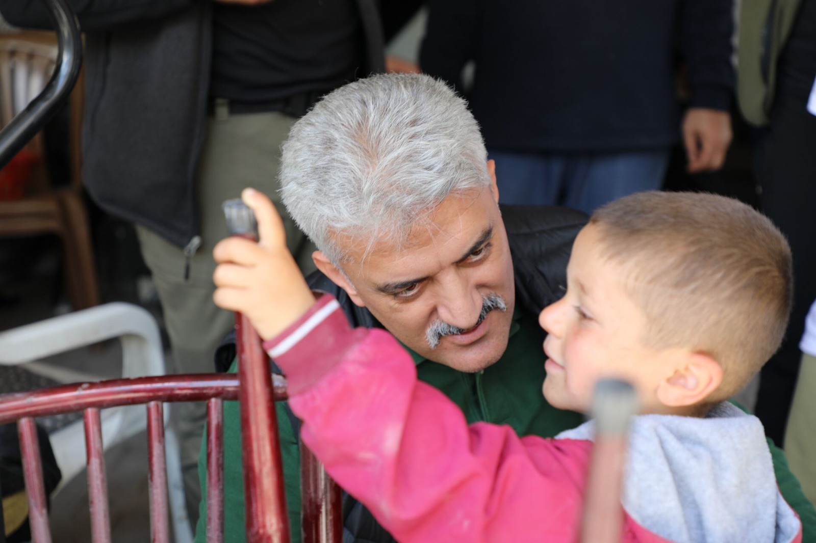 Vali Makas, Hatay ili Defne İlçesinde Afetzede Vatandaşlar ile Bayramlaştı
