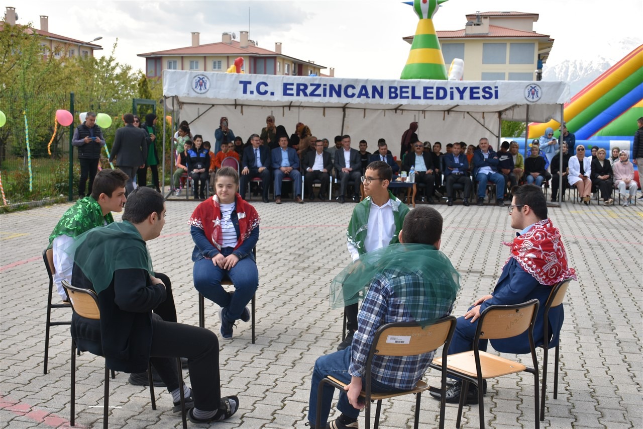 Özel Öğrencilerden Özel Program