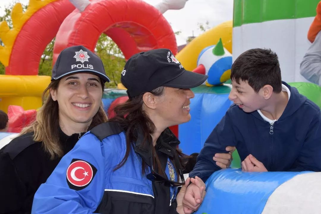 'Polislerle Macera Adası' Bu Sefer Özel Çocuklarla Birlikte