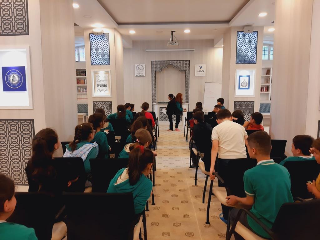 Öğrencilerden Diyanet Gençlik Merkezine Ziyaret