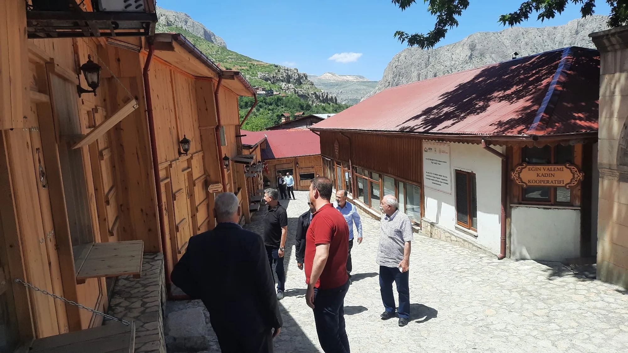 Vakıflar Genel Müdürü Aksu, Kemaliye İlçesini Ziyaret Etti