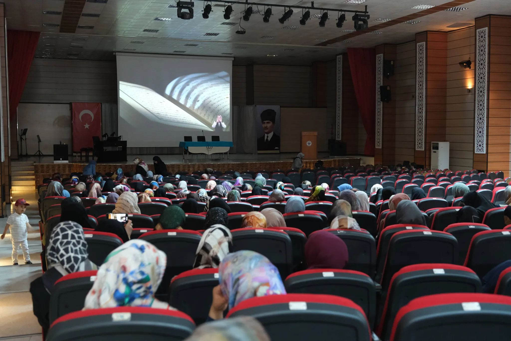 Kuran Kursu Öğreticilerine Seminer