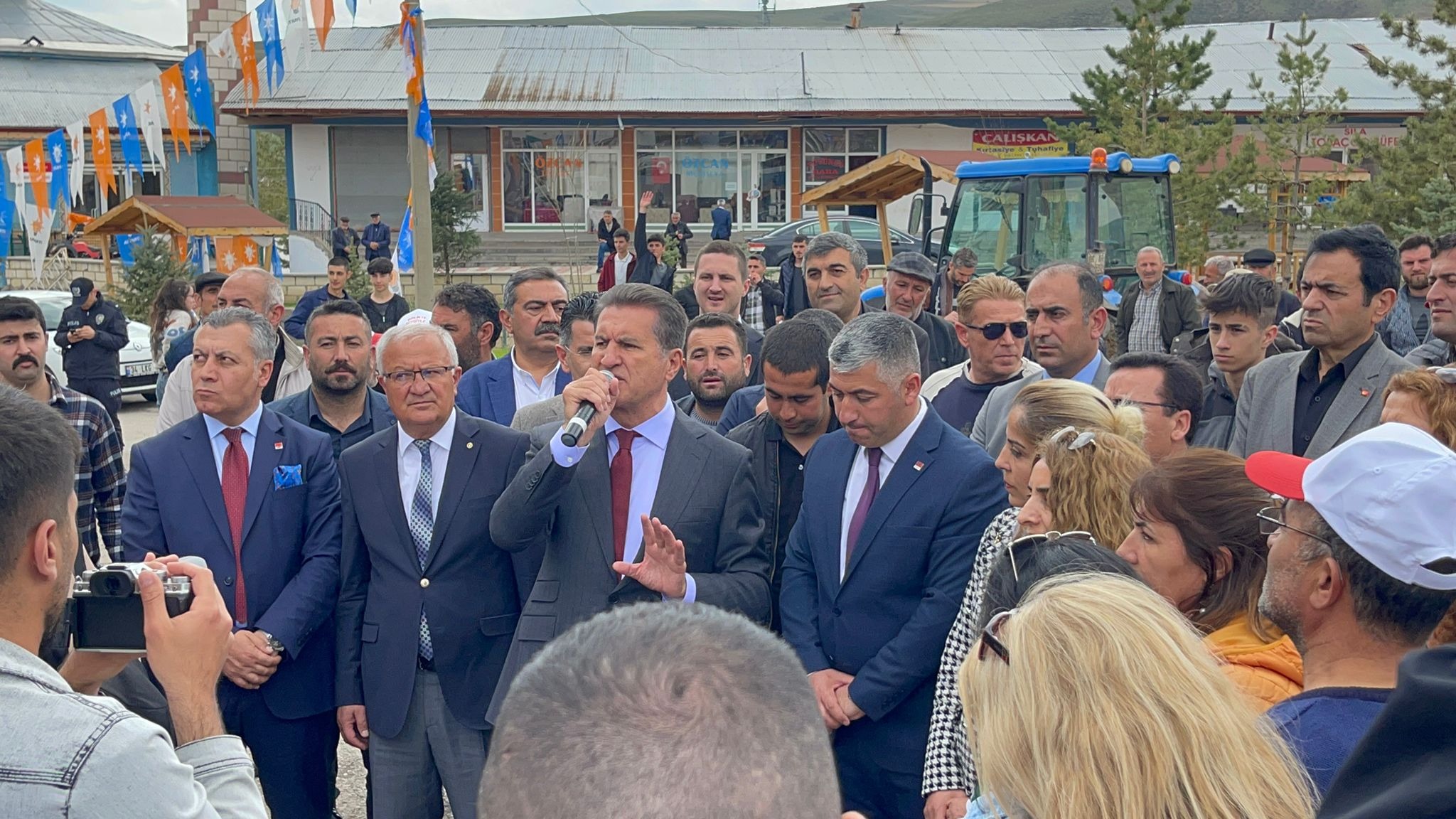 Sarıgül, seçim çalışmalarına devam ediyor