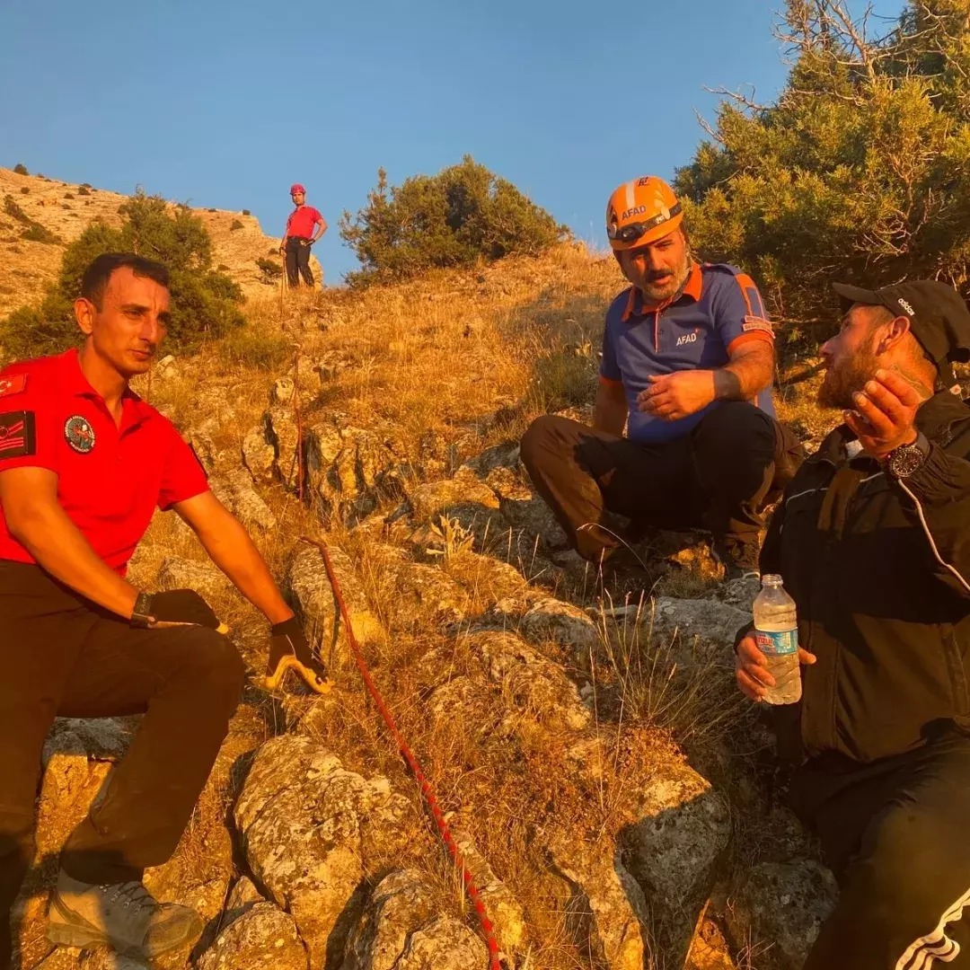 Kayalıklarda Mahsur Kalan Vatandaş Kurtarıldı