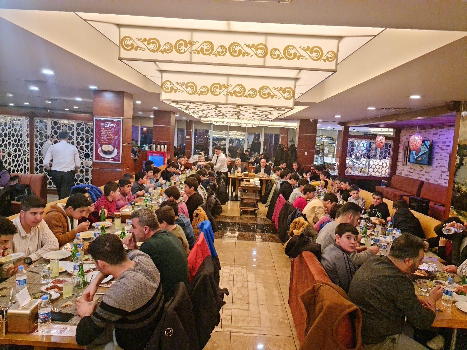 Hayırseverlerden Kur’an Bülbüllerine İftar Programı