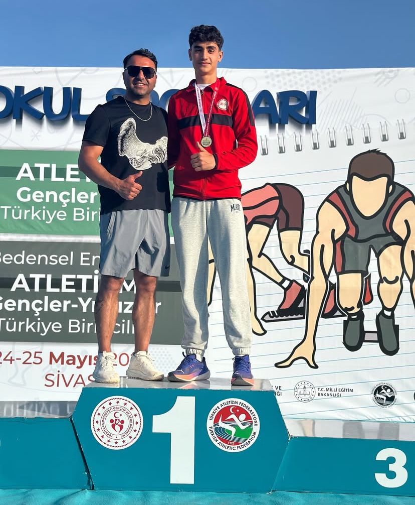 Mahir İçli'den tarihi başarı, 2 branşta Türkiye Şampiyonu