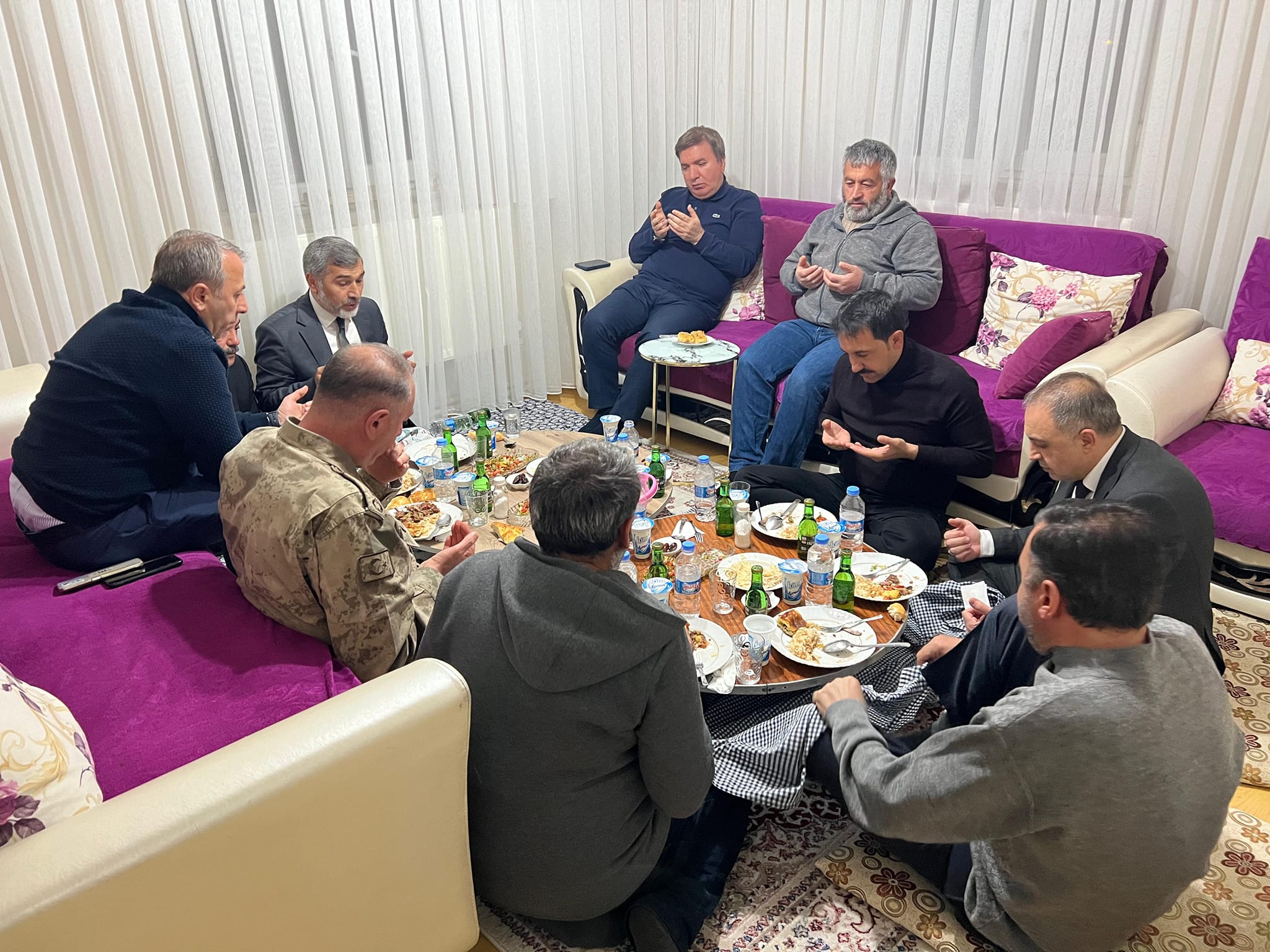 Vali Aydoğdu, İftar Sofrasında Şehit Ailesi İle Bir Araya Geldi