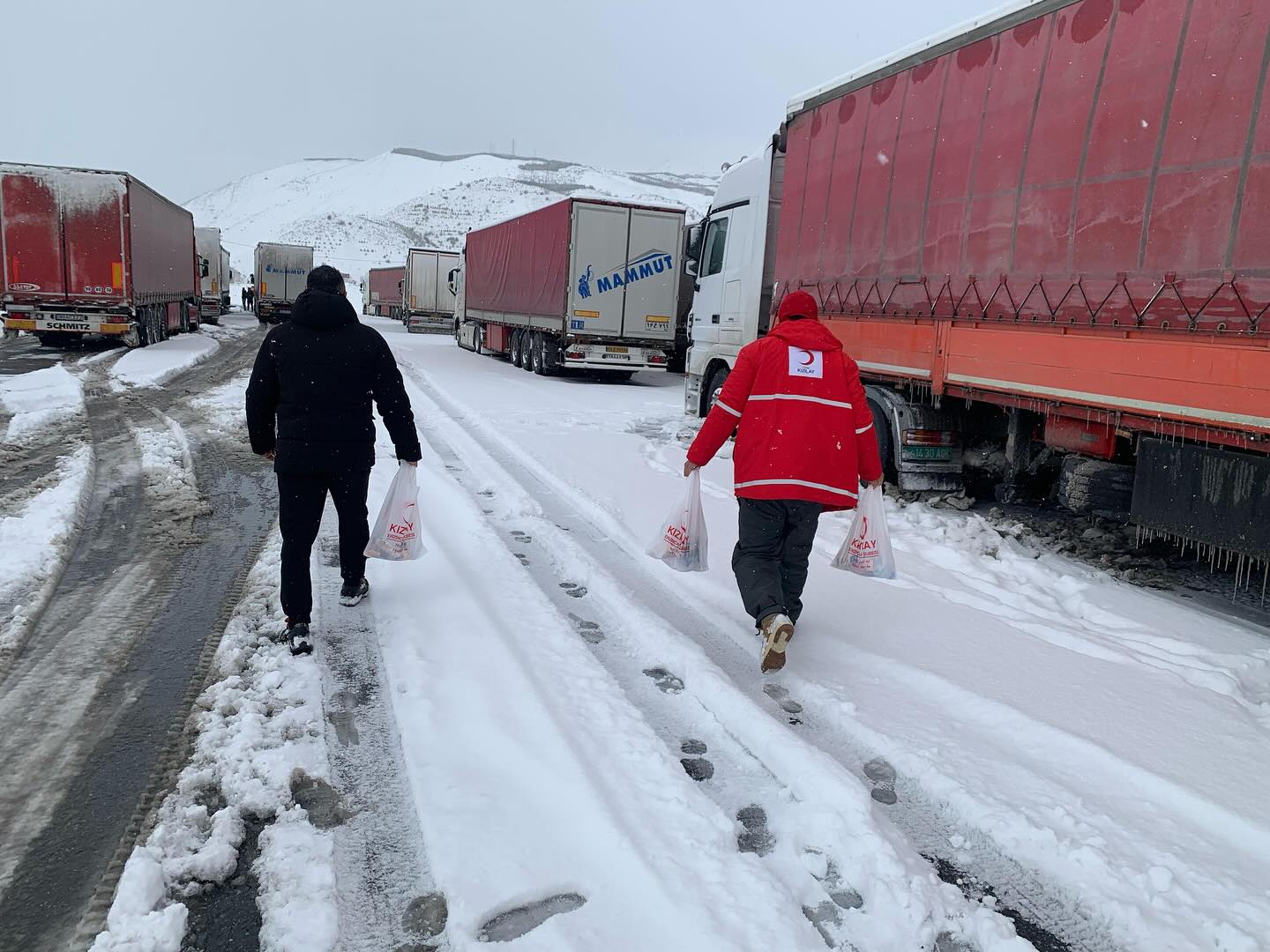 Kızılay Erzincan Şubesi mahsur kalan vatandaşların yardımına yetişti