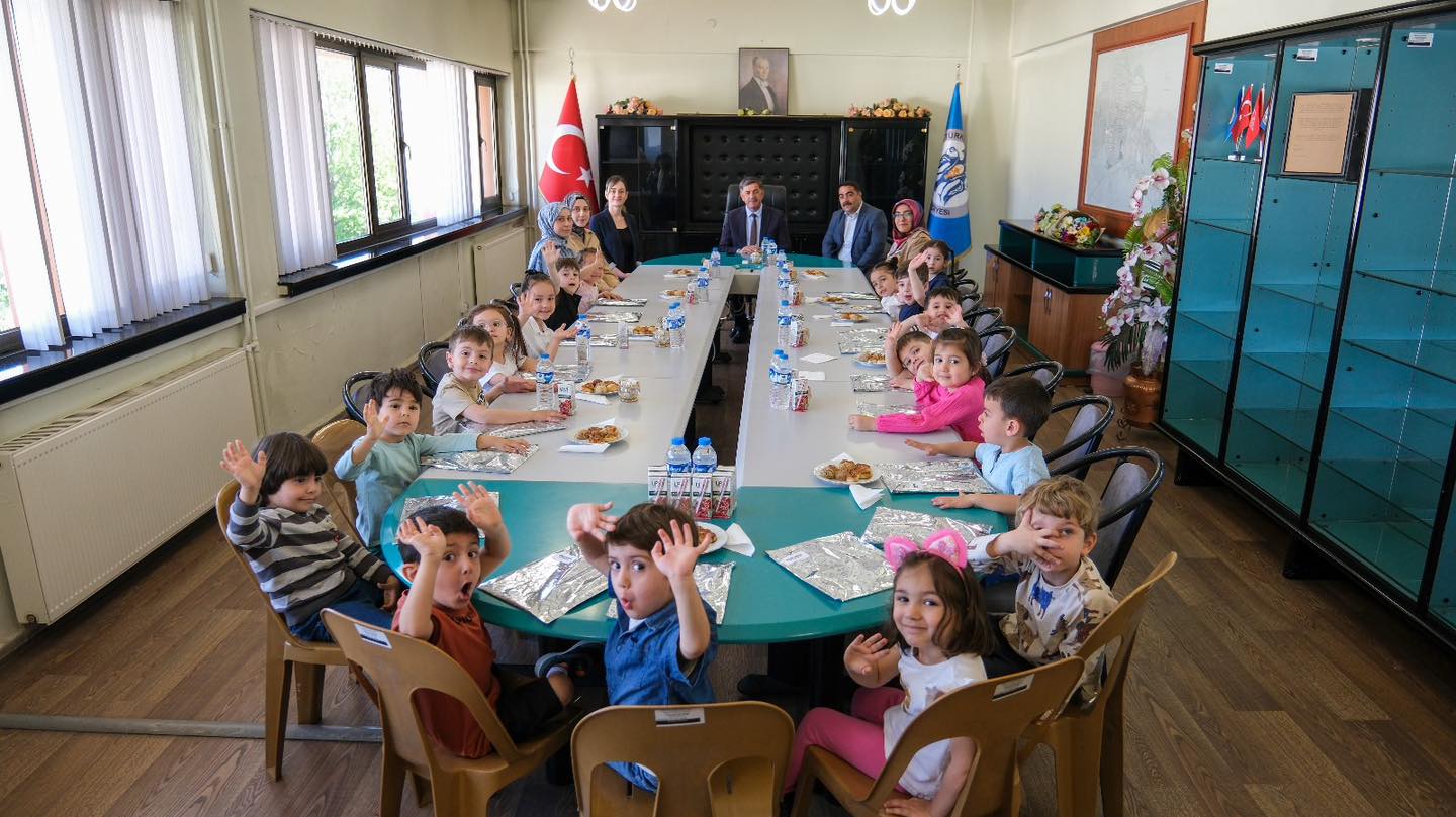 Minik Öğrencilerden Başkan Aksun'a Ziyaret