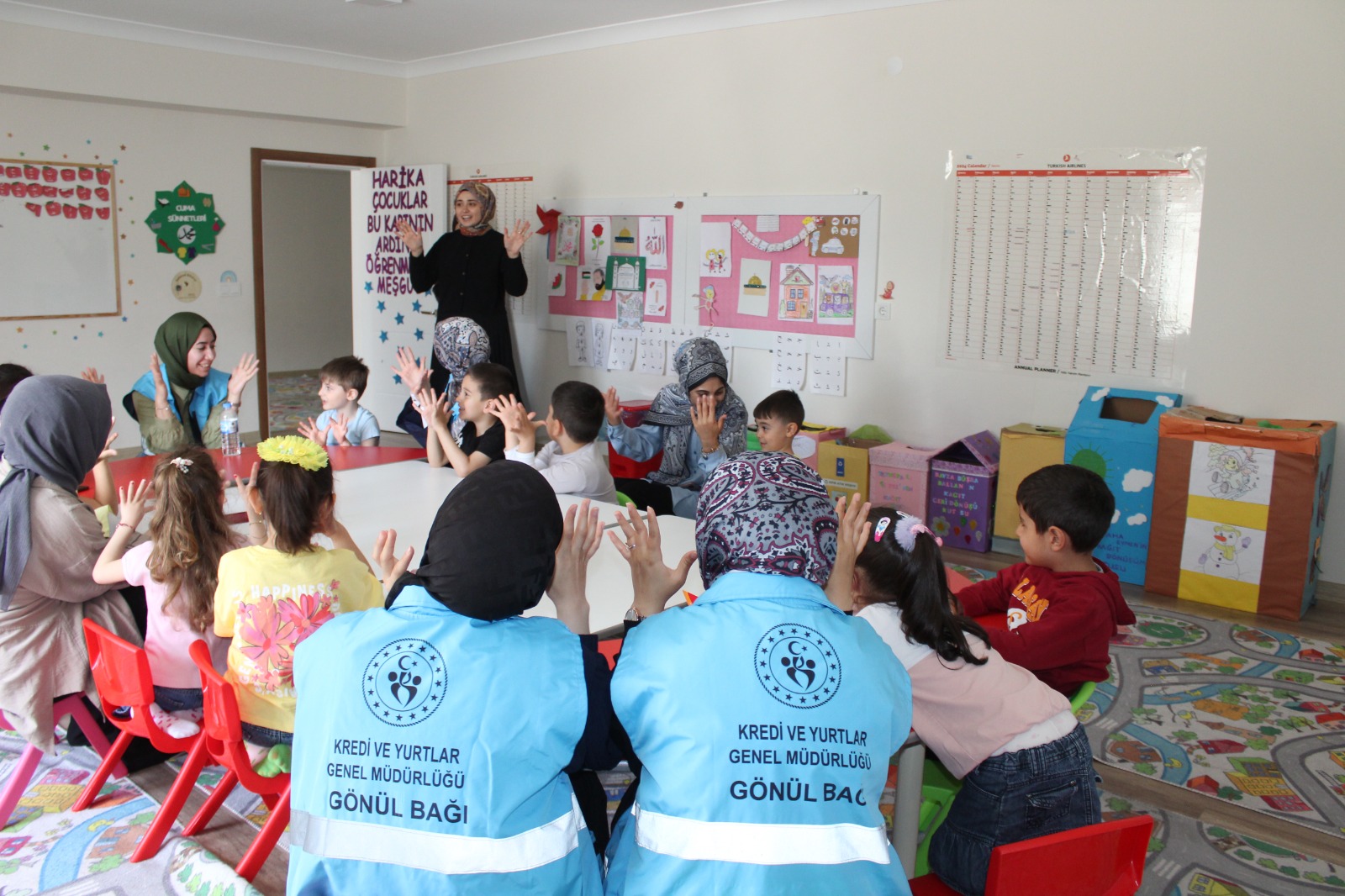 Yurt öğrencileri hayata renk kattı