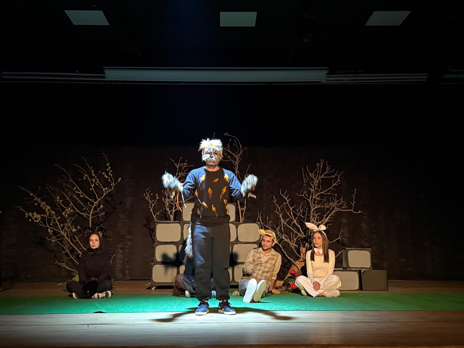 Kuyruğu Boncuklu Tilki