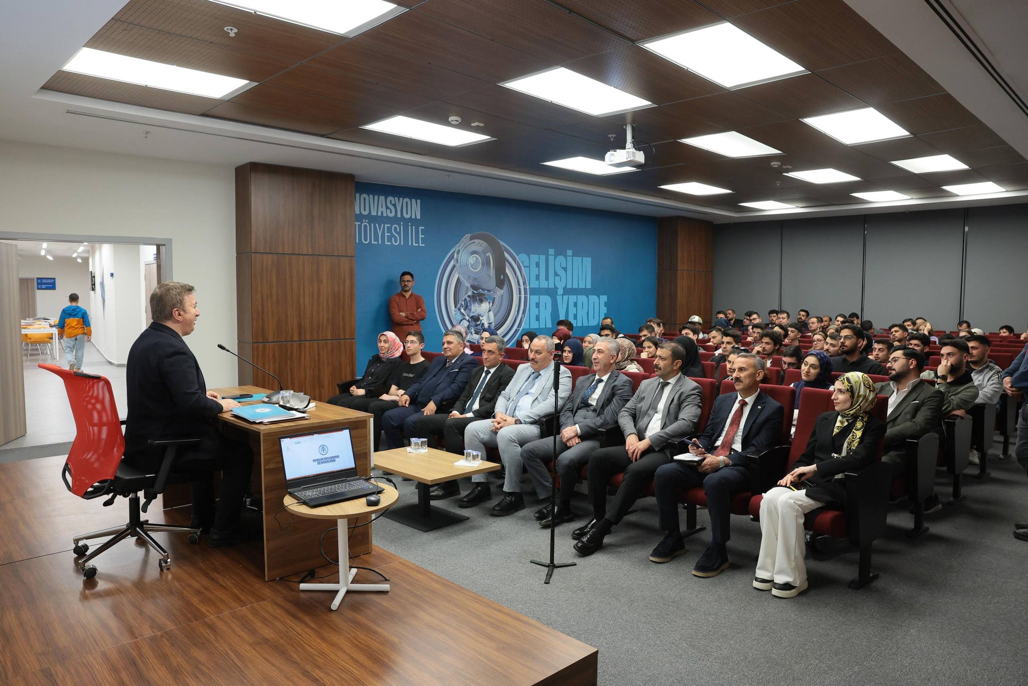 Vali Aydoğdu, Gençlerle Bir Araya Geldi