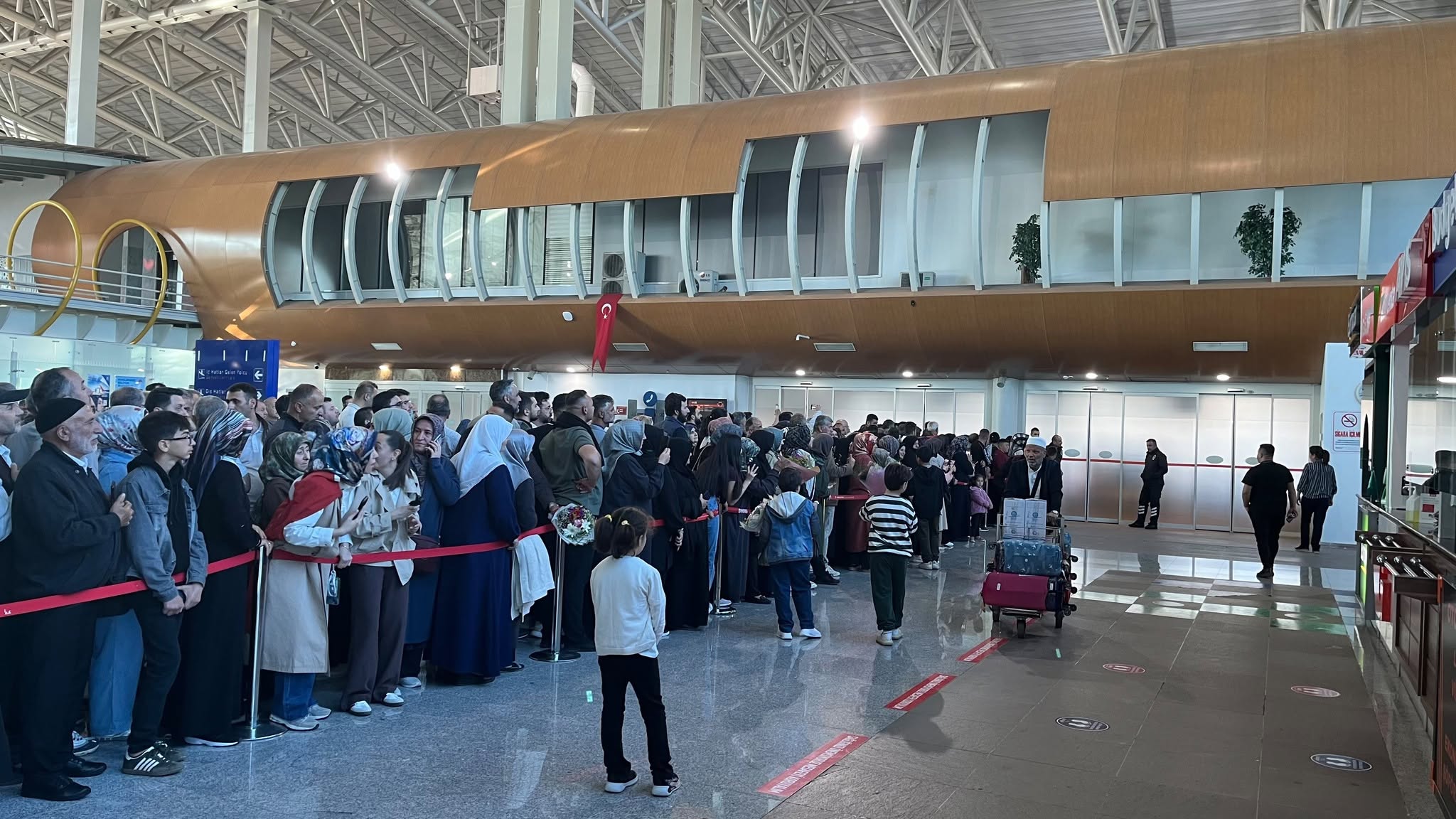 193 kişilik hacı grubu Erzincan'a Dönüş Yaptı