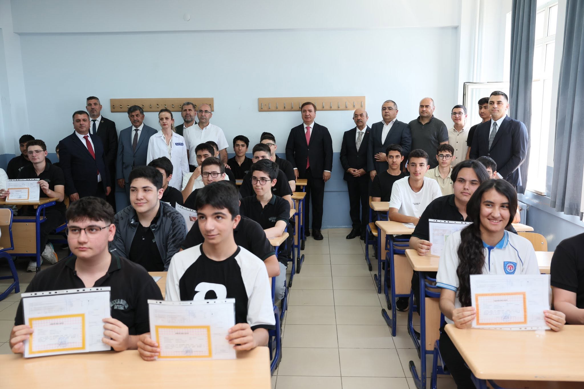 Erzincan’da Karne Coşkusu: Vali Aydoğdu Mesleki Eğitimin Önemine Dikkat Çekti