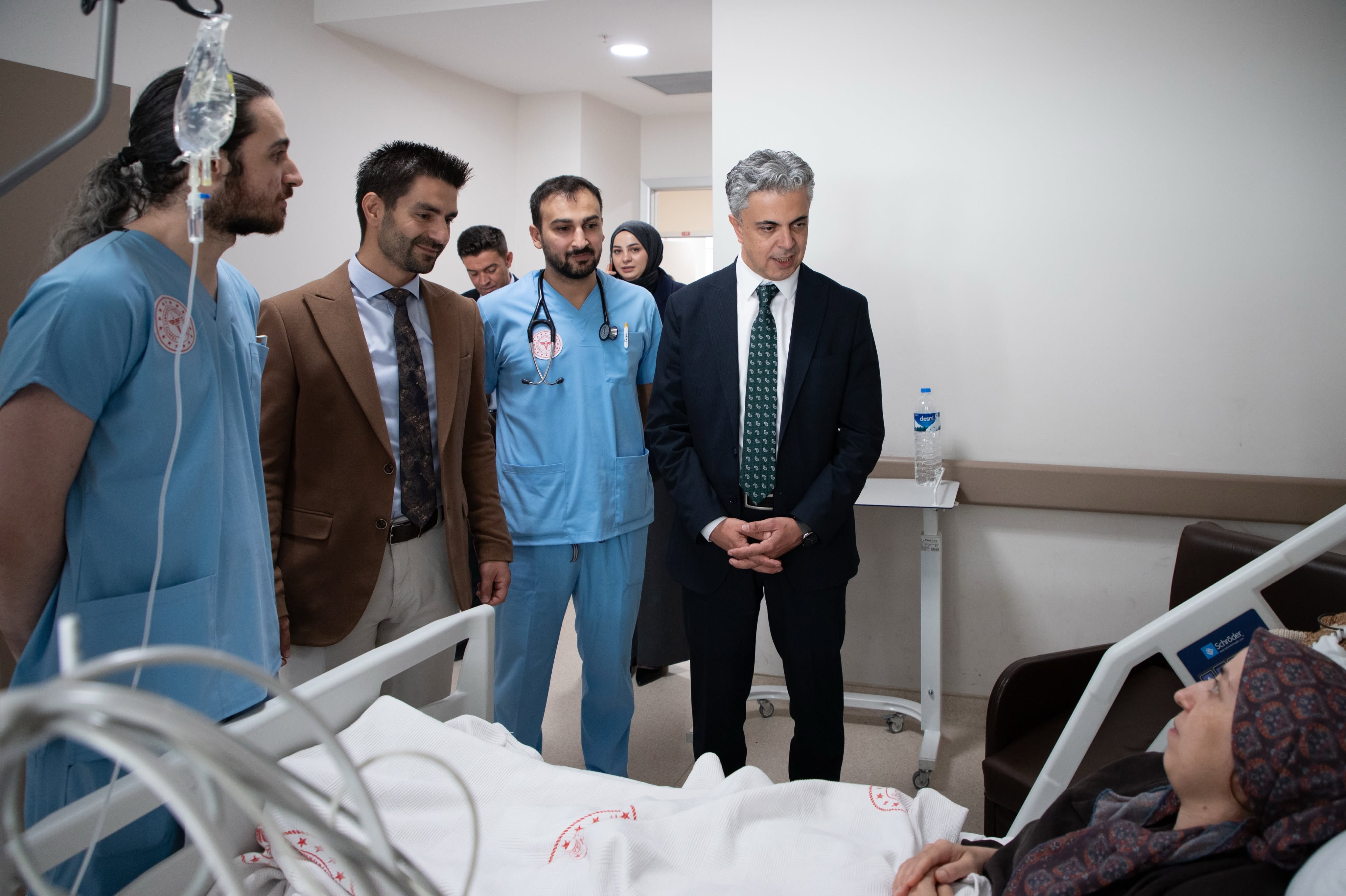 Rektör Prof. Dr. Ufuk Kuyrukluyıldız’dan Hastanede Moral Ziyareti