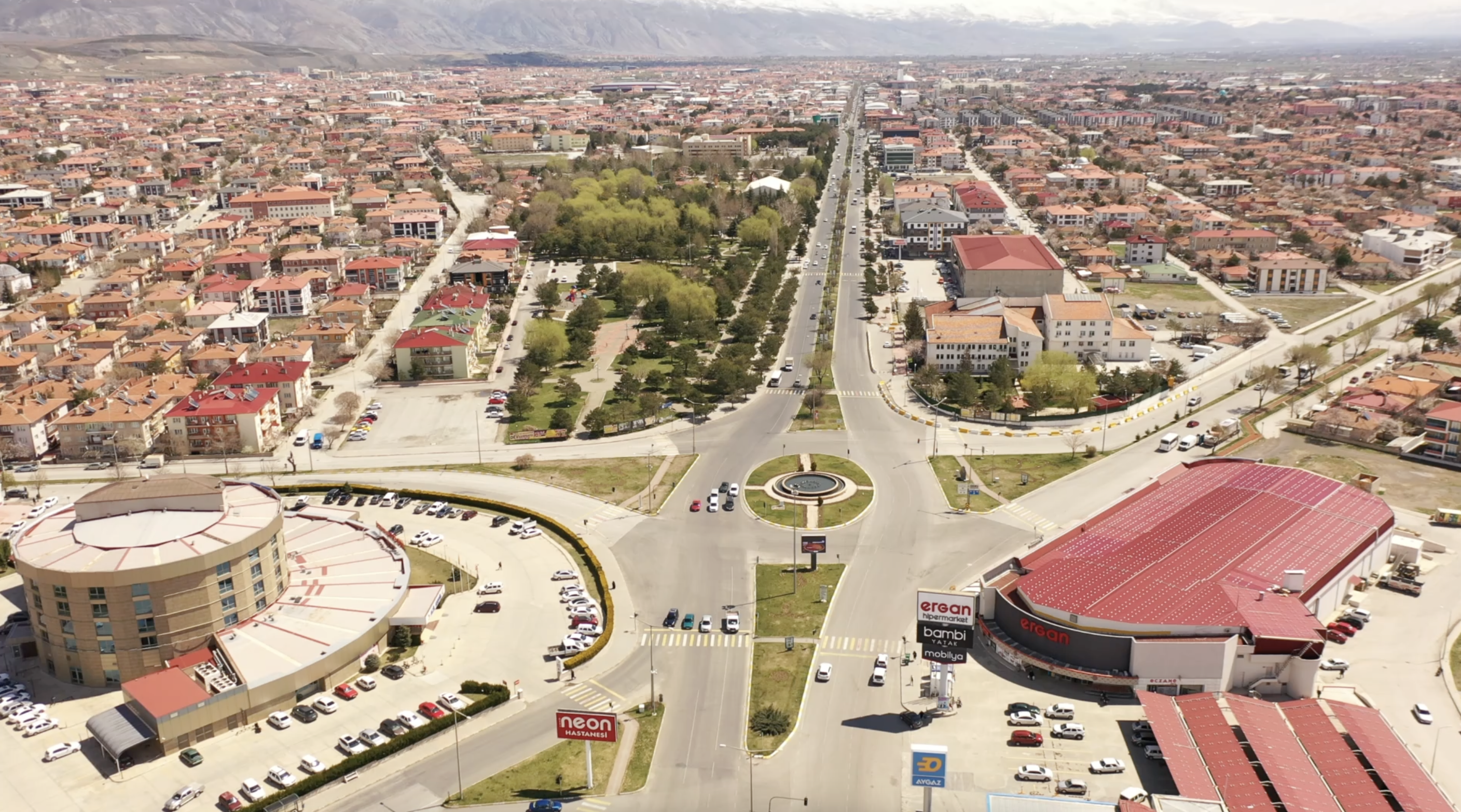 243 bin 399 kişi olduk