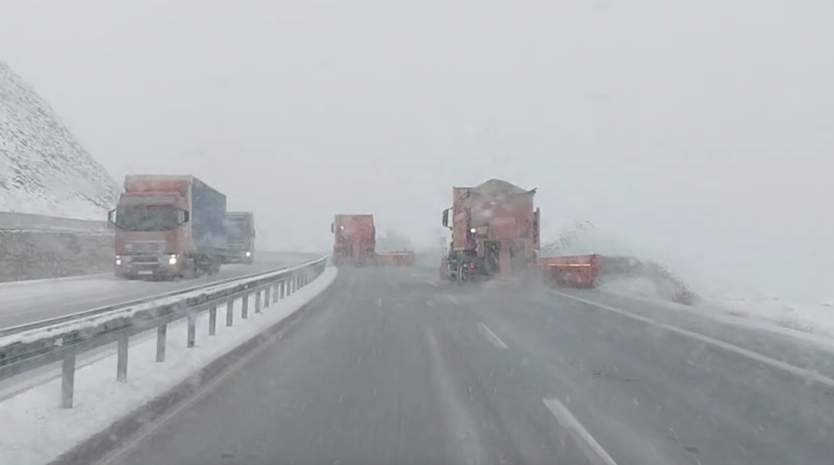 Ulaşımın aksamaması için aralıksız çalışıyorlar