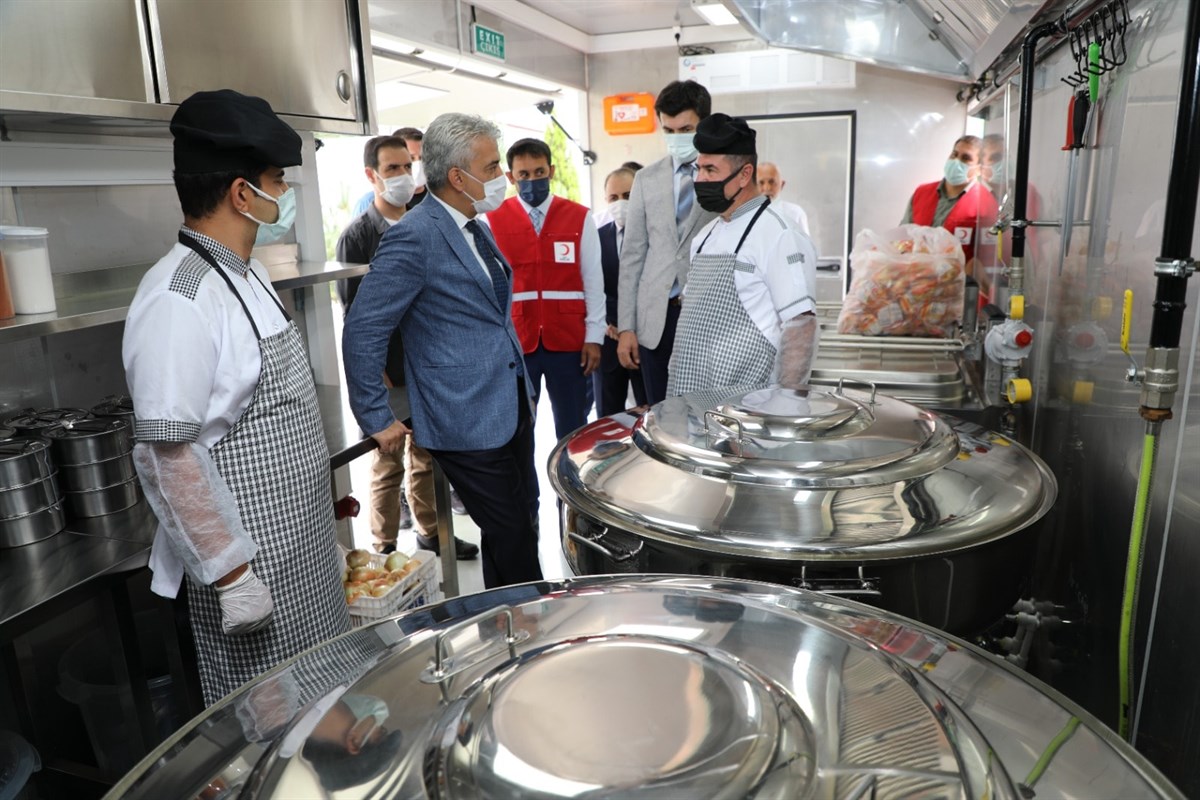 Erzincan’da Her Gün 300 Kişiye Sıcak Yemek