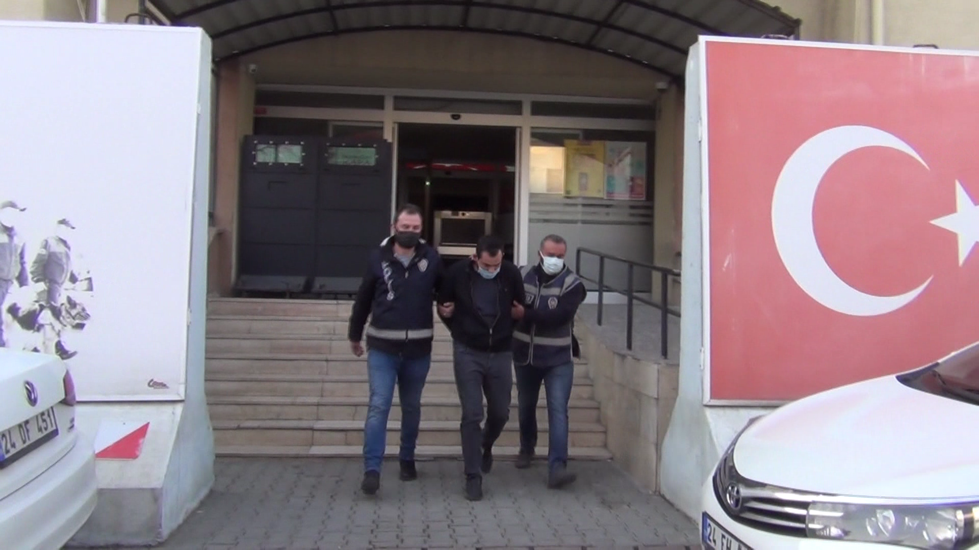 Öğretmen Ablasını Bıçaklayarak Öldüren, Zanlı Adliyeye Sevk Edildi