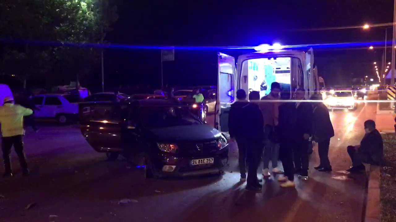 Erzincan’da İki Araç Çarpıştı 4 Kişi Yaralandı