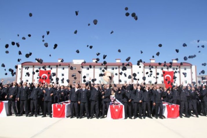 954 Polis Memuru, Yemin Ederek Türk Milletine Hizmet Etmeye Başladı