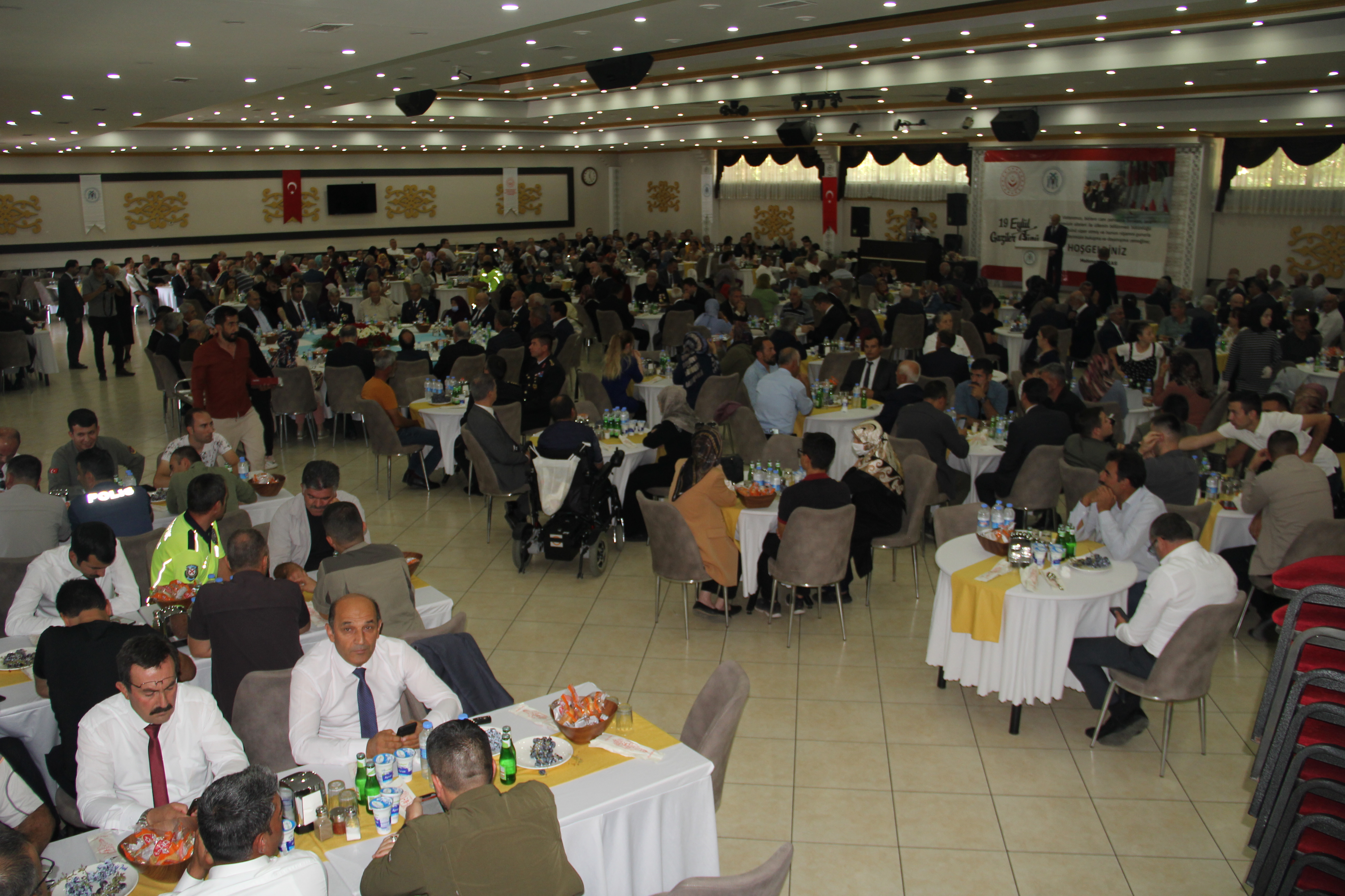 Gaziler Ve Şehit Aileleri İçin Erzincan Valiliği Tarafından Yemek Programı Düzenlendi