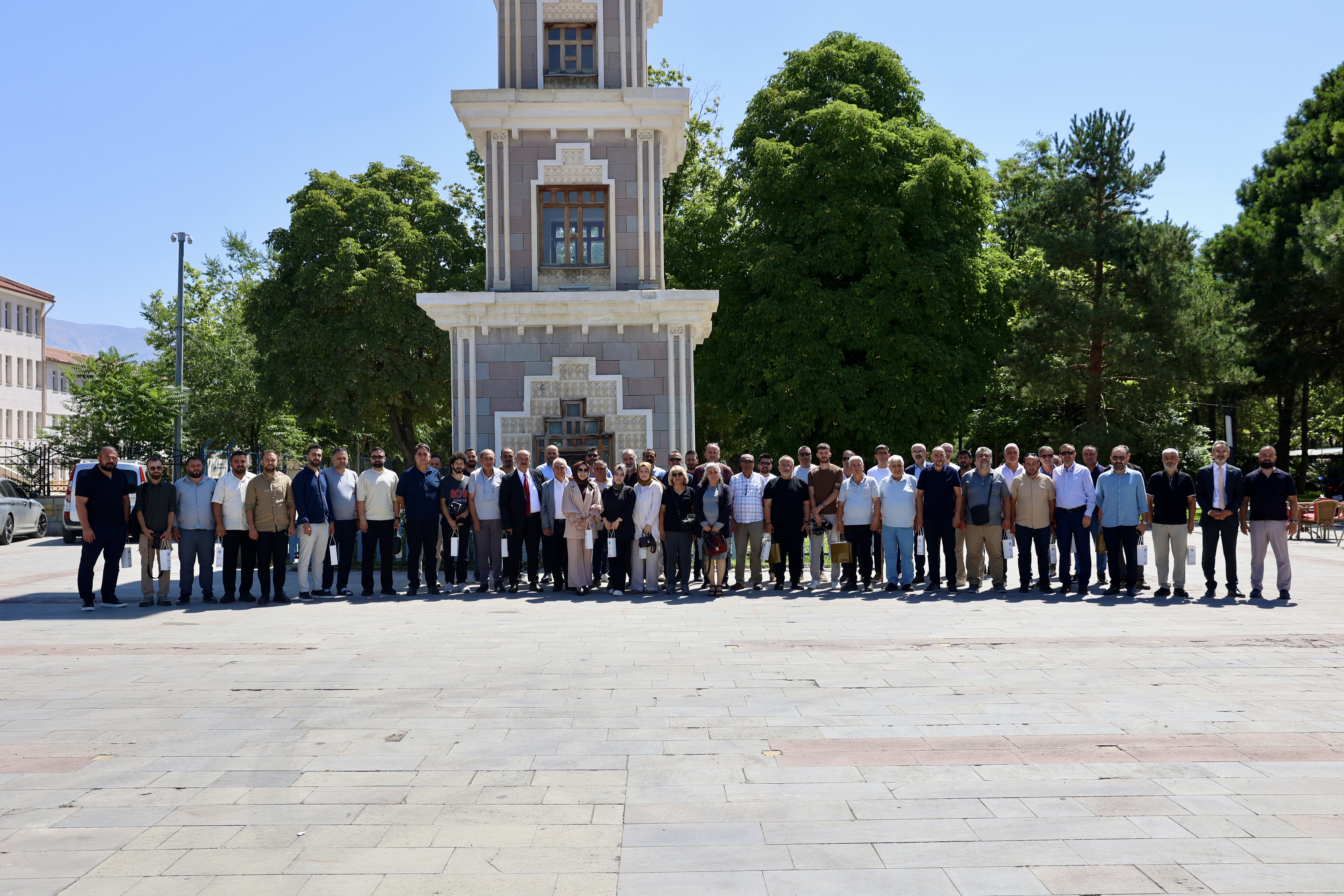 Tan, Basın; demokrasimizin temel taşlarından biri, toplumun ortak sesi ve vicdanıdır
