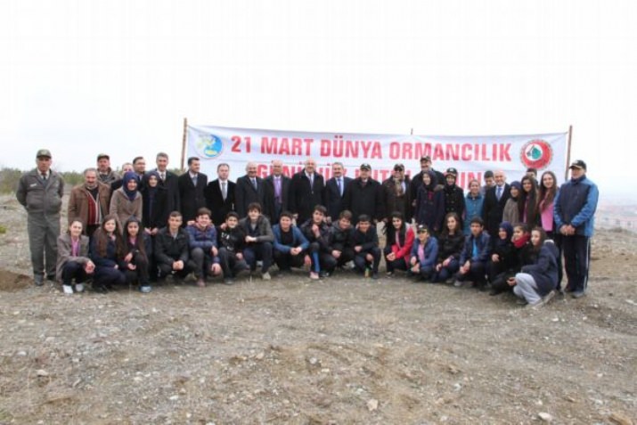 Fidanlar Toprakla Buluşturuldu