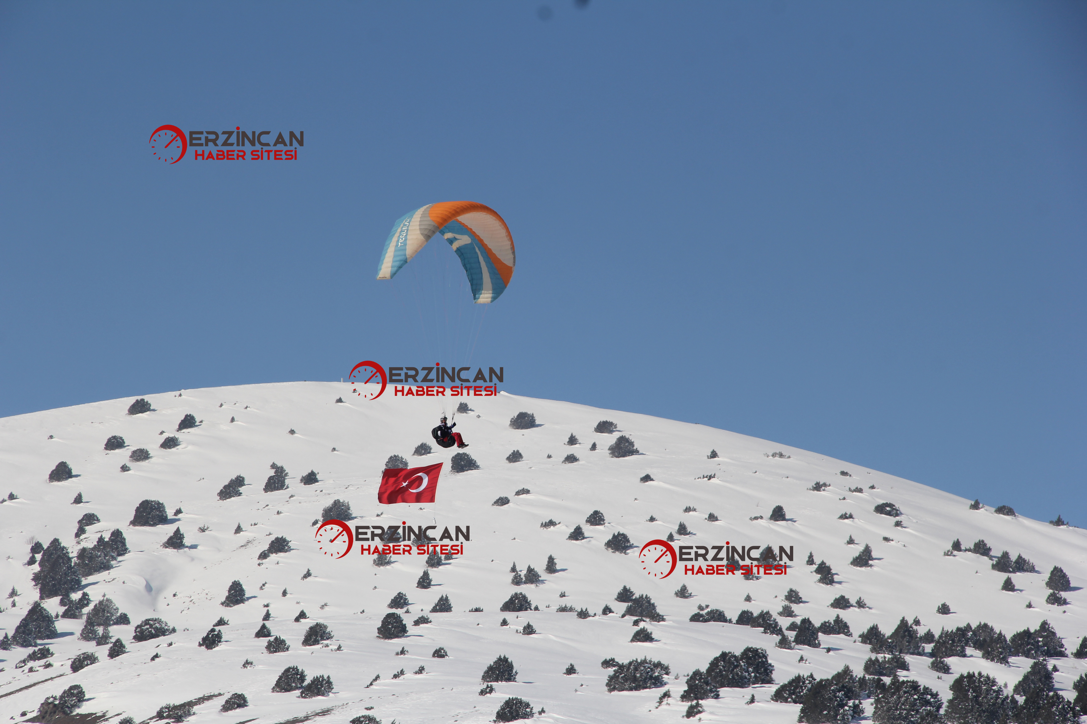 Erzincan Ergan Dağı Kayak Merkezinde Türk Bayraklı Uçuş