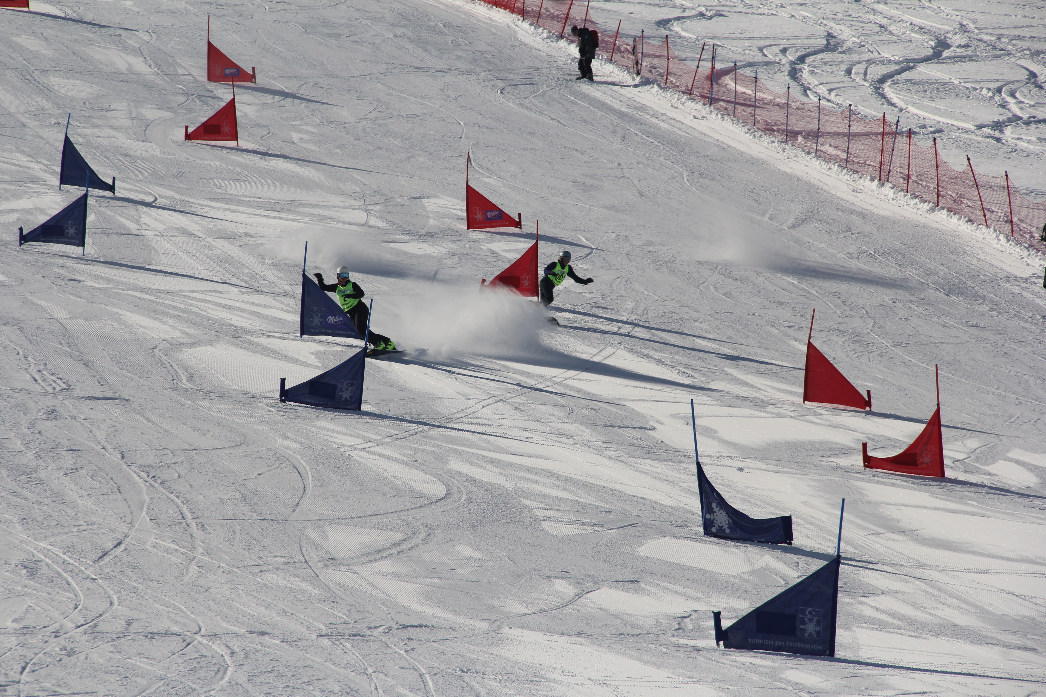 Snowboard Alpine 2. Etap Yarışmaları Erzincan’da Başladı
