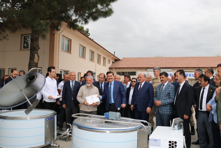 100 çiftçiye süt soğutma tankı dağıtıldı