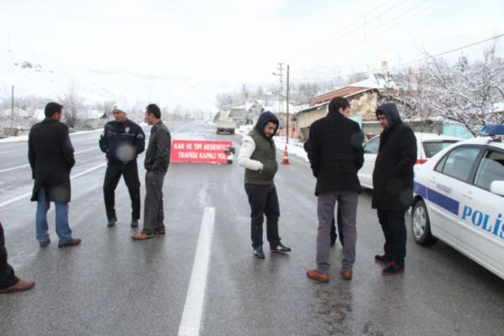 Erzincan-Gümüşhane karayolu tipi sebebiyle ulaşıma kapandı