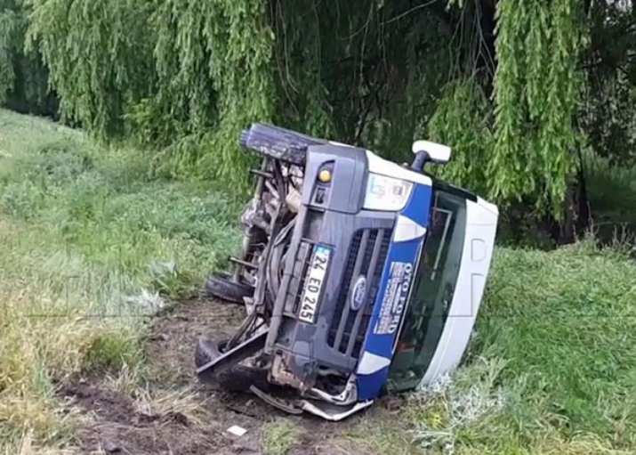 Direksiyon Hakimiyetini Kaybeden Minibüs Takla Attı