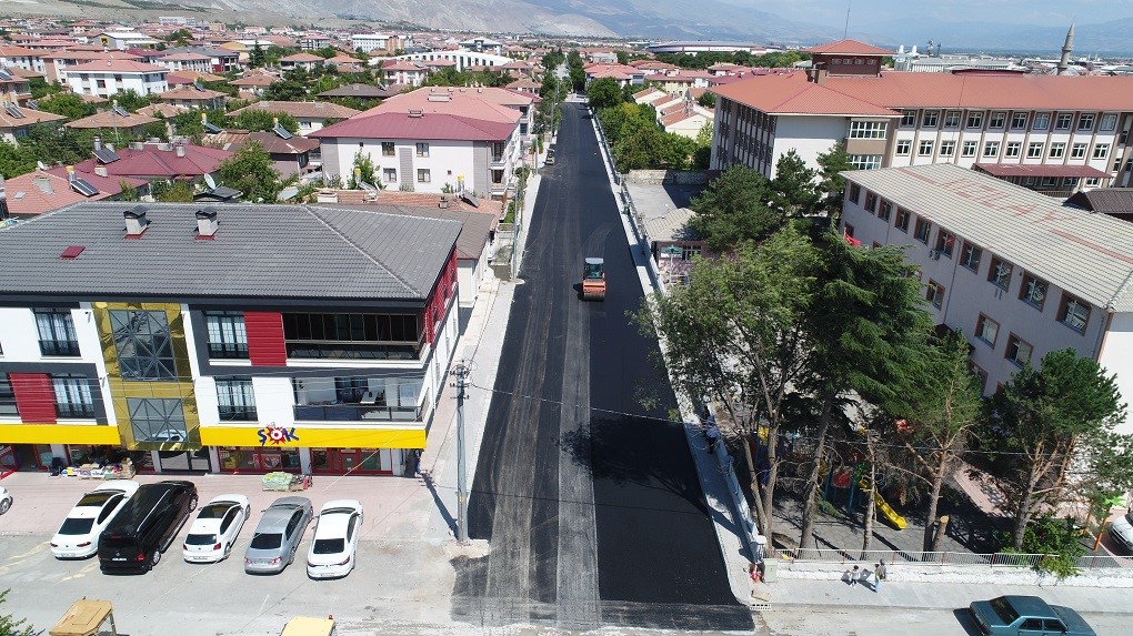 Ömer Parmaksızoğlu Caddesi yenilendi